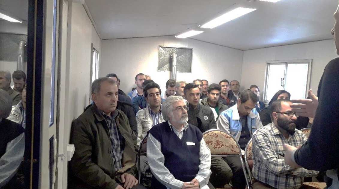 اعطا گواهینامه دوره آموزشی مهارت های اجتماعی به شرکت آراز سنگ شکن